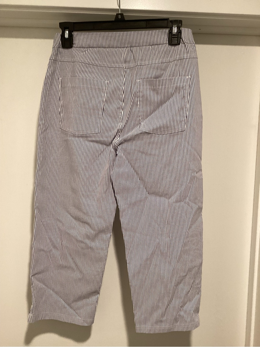 HUE Women's Spring Stripe Pedal Pusher Pants - Picture 4 of 8
